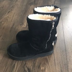 UGG boots with zipper size 9